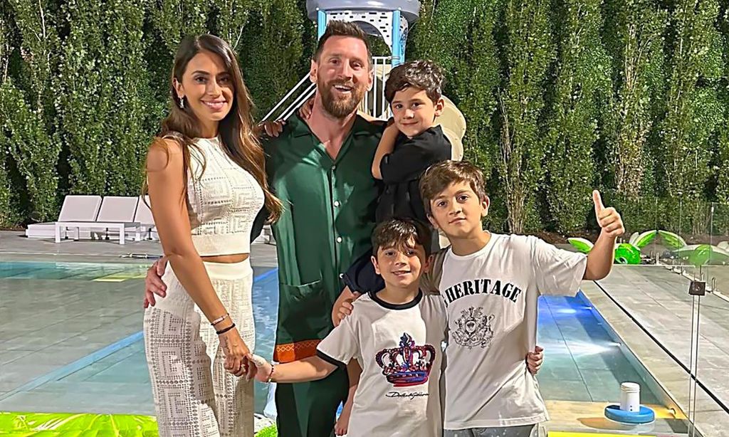 Leo Messi y Antonela Roccuzzo visitan Disneyland con sus hijos ¡y desatan la locura!