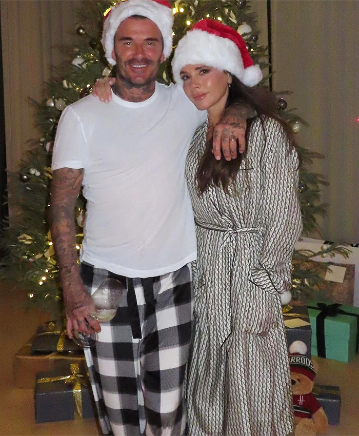 David y Victoria Beckham posando esta Navidad