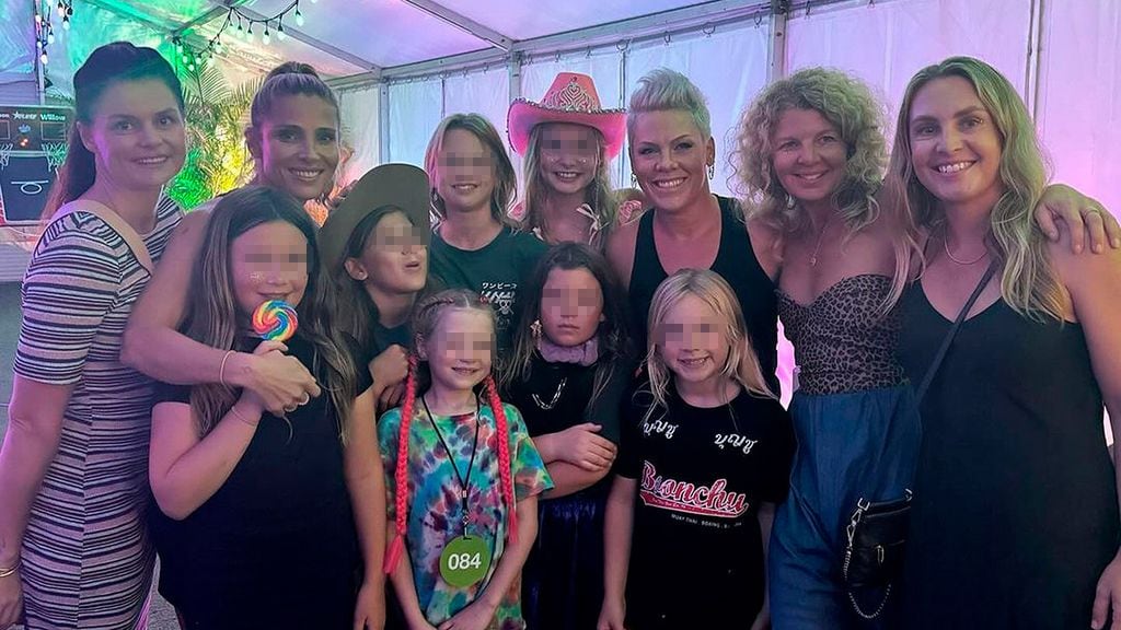 Elsa Pataky y su 'noche de chicas' para disfrutar de un concierto de Pink ¡con sorpresa incluida!