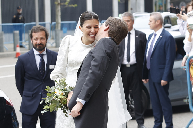 El beso de los novios