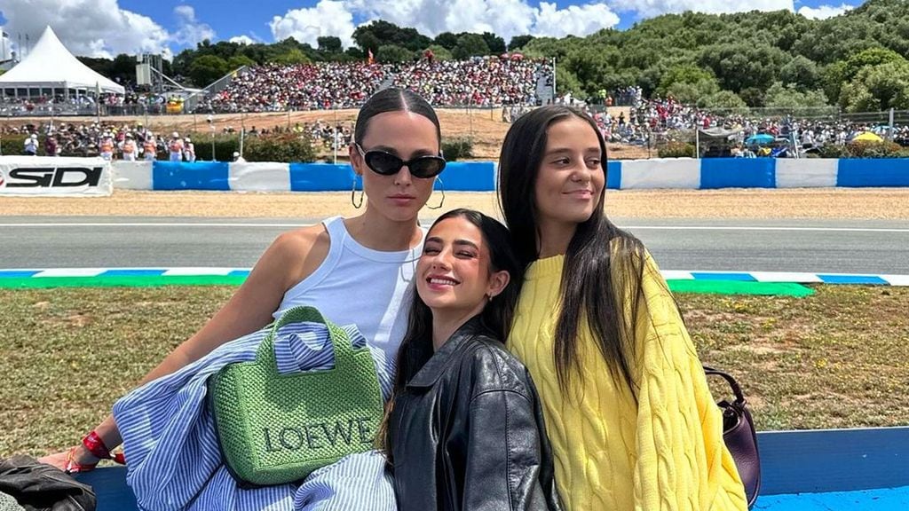 Victoria de Marichalar disfruta del circuito de Jerez con la 'influencer' Lola Lolita y su gran amiga Rocío Laffón