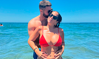 Anabel Pantoja presume de embarazo a los cuatro meses y posa feliz en las playas de Gran Canaria junto a su novio
