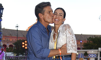 La divertida velada de Manuel Díaz 'El Cordobés' con su mujer y sus hijas moviendo las caderas a ritmo de Marc Anthony