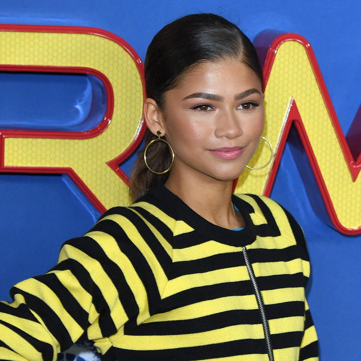 Los peinados de Zendaya y otras 'celebs' para lucir el complemento de moda: los pendientes de aros