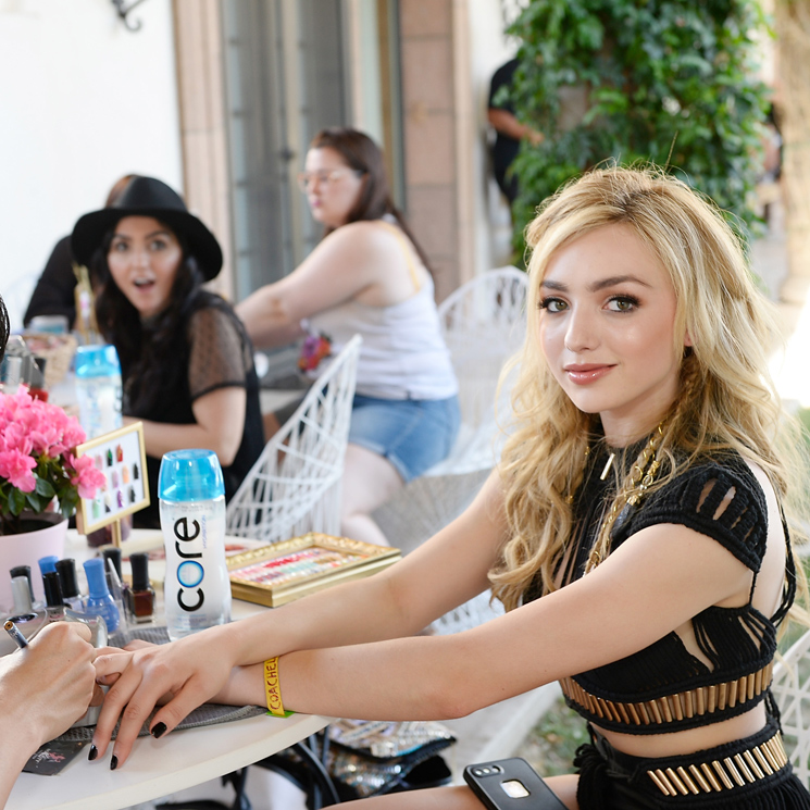 ¿Usas uñas de gel como Peyton List? Apunta estos 5 remedios caseros para fortalecerlas