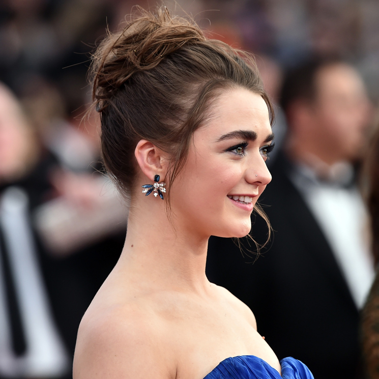 Tres recogidos fáciles para bodas de verano inspirados en Maisie Williams