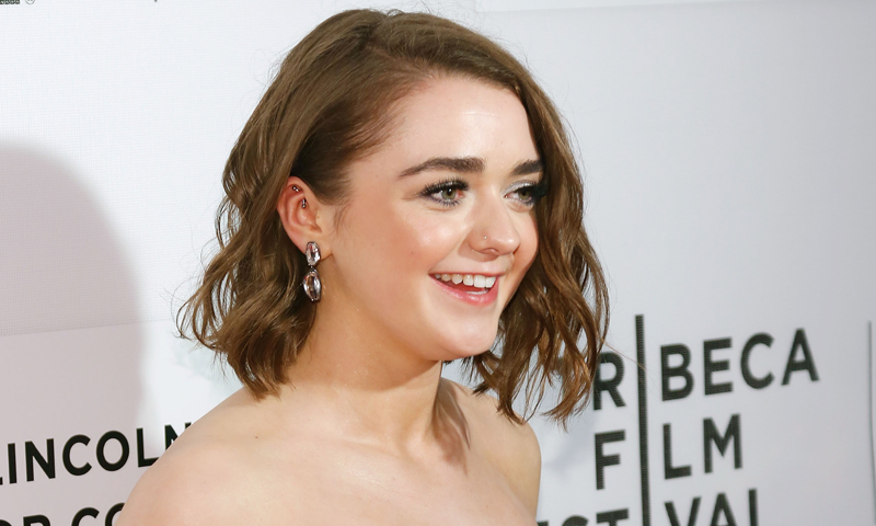 Daith piercing: la moda que sigue Maisie Williams que puede acabar con el dolor de cabeza