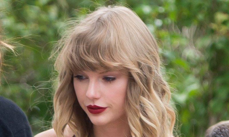 Taylor Swift: cómo conseguir unas ondas sin usar secador, planchas o tenazas