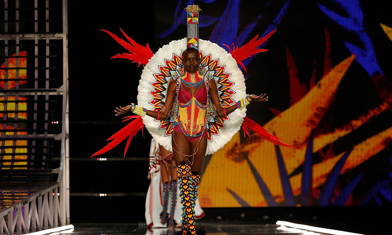 El cabello natural gana terreno en el desfile de Victoria's Secret