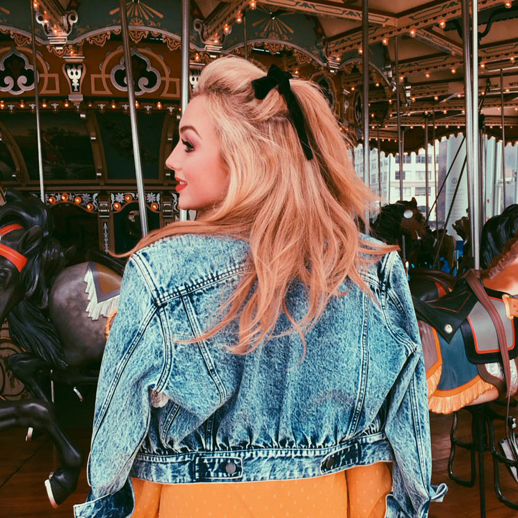 Peyton List pone a prueba el accesorio que arrasa en las pasarelas