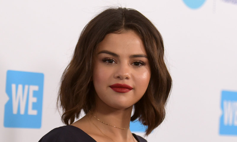 Selena Gómez con corte ondulado