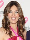 Liz Hurley y Elton John, dos famosos solidarios contra el cáncer de mama