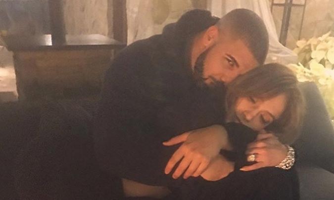 Un baile, un beso 'robado' y el mismo collar... tras las pistas del romance de Jennifer López y Drake