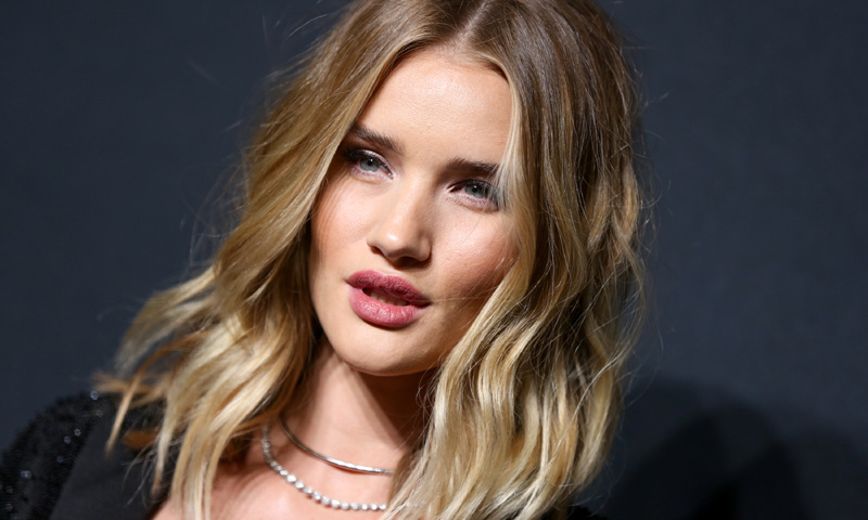 La crema 'todo en uno' de 9 euros que utiliza Rosie Huntington-Whiteley