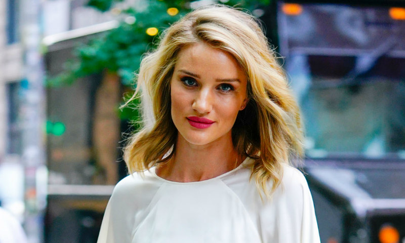 La tajante respuesta de Rosie Huntington-Whiteley al último ataque de 'mom shaming'