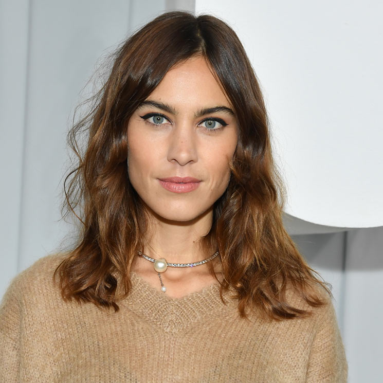 El nuevo look de Alexa Chung, el corte definitivo para ganar volumen sin hacerte capas