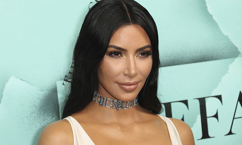 El último tratamiento de Kim Kardashian para su piel: un mentalista