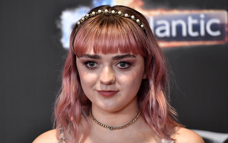 Maisie Williams sorprende en la alfombra roja de los Premios Emmy con su nuevo look