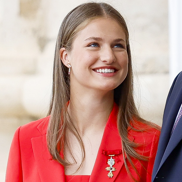 Los looks de la reina Letizia y sus hijas: melenas 'glossy' y maquillajes naturales