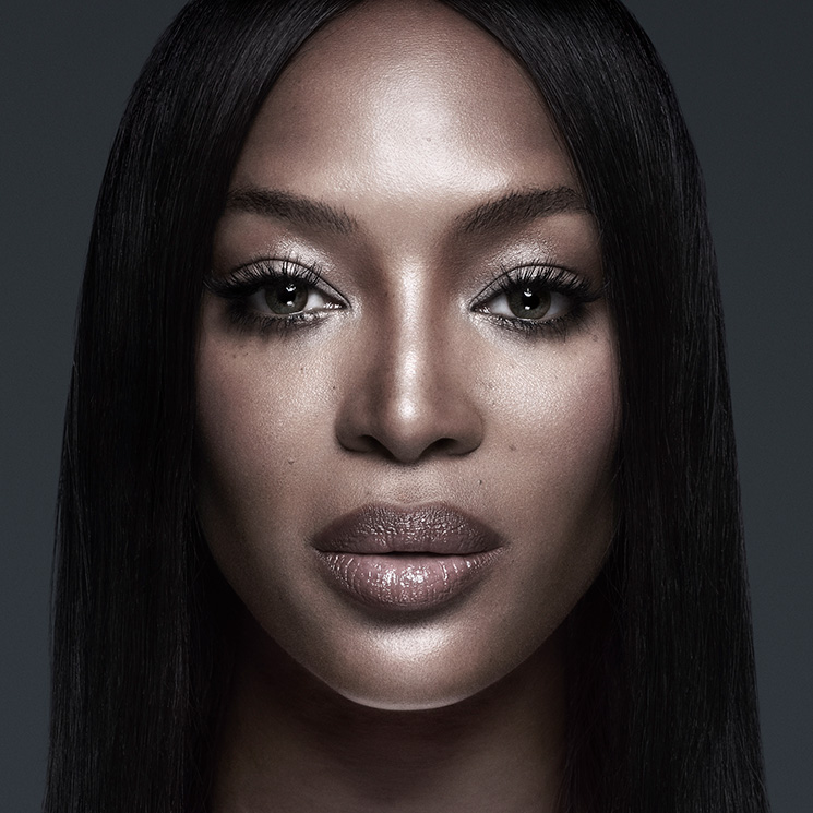 La piel luminosa de Naomi Campbell escondía un secreto