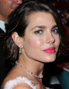 Original manicura, labios rosas... ¿Te gustó el 'beauty look' de Carlota Casiraghi en el Baile de la Rosa?