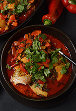 Pescado marinado con 'chermoula' en salsa de tomate