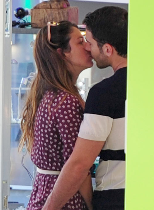 Blanca Suárez y Miguel Ángel Silvestre 'reflejan' su amor en bonitas imágenes