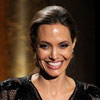 Angelina Jolie recibe el Oscar honorífico arropada por Brad Pitt y su hijo Maddox