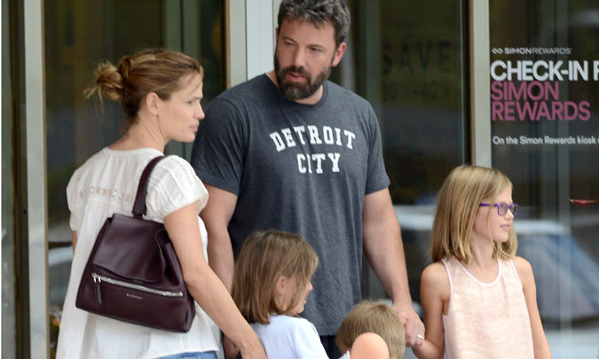 Ben Affleck y Jennifer Garner aparcan las tensiones para celebrar en familia el cumpleaños del actor