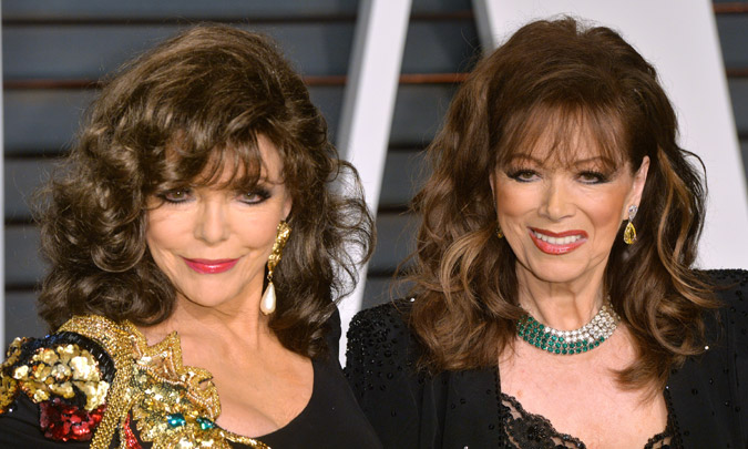  Joan Collins llora la pérdida de su hermana pequeña Jackie, quien hace unos días abría las puertas de su casa a HELLO!