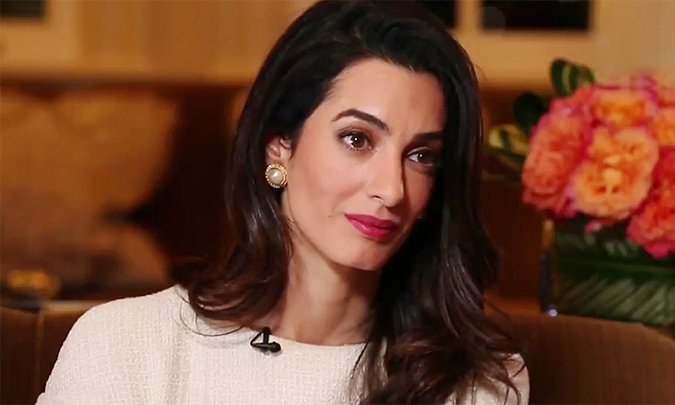 ¿Cómo lleva la fama? ¿Le ha ayudado en su trabajo? Amal Clooney responde en televisión