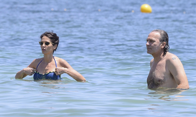 José Coronado se escapa a Ibiza con su novia, Elena González, y su hija Candela
