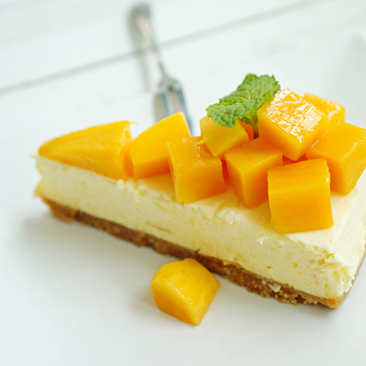 Aporta un toque ‘tropical diet’ a tus postres con esta tarta de queso y mango