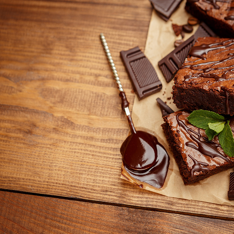 Postre deliciosos, invitados contentos: Prueba este 'brownie' de dos chocolates