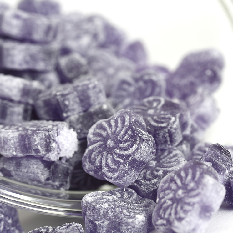 Bizcocho con... ¡caramelos de violeta!