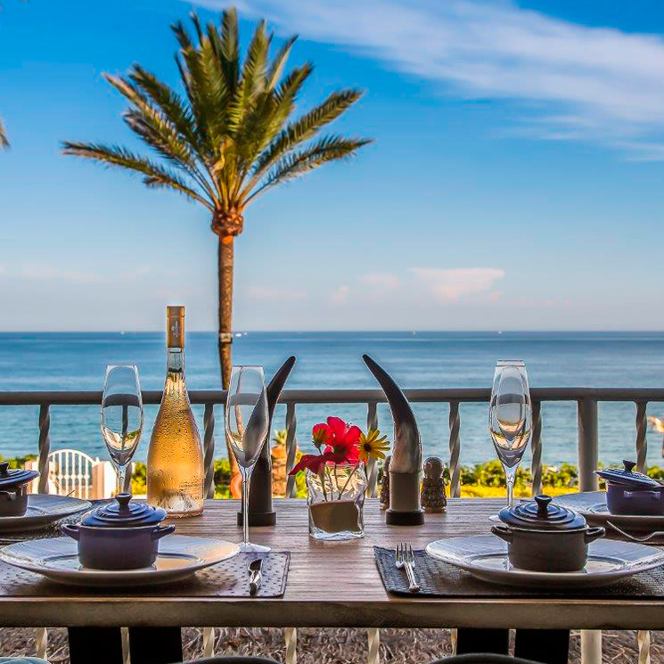 Terrazas en azul marino: comer y cenar con vistas al mar