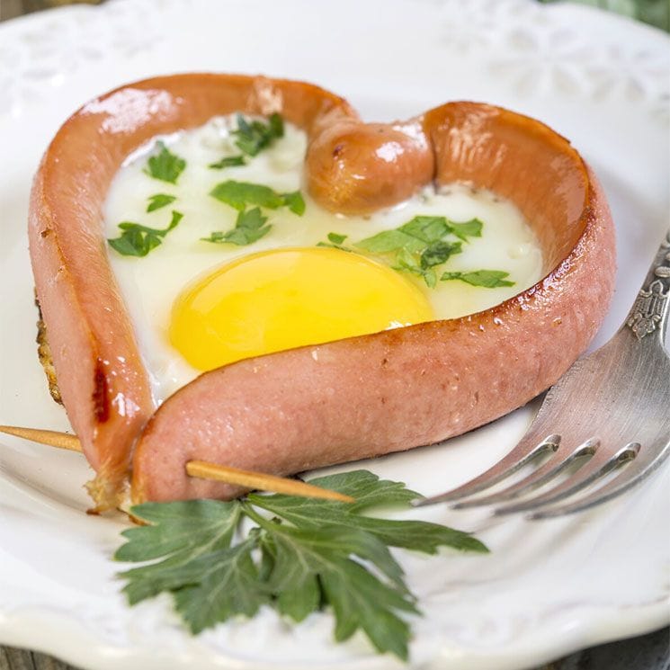 CORAZÓN DE SALCHICHA CON HUEVO FRITO Huevo-salchi-age-a