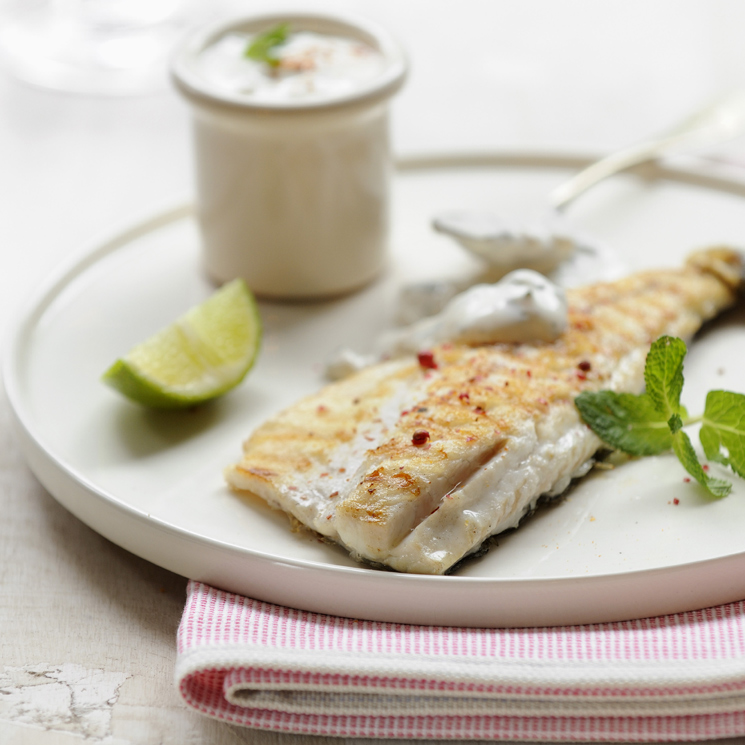 Lubina Con Pimienta Rosa Y Salsa De Yogur