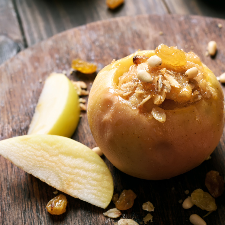 Manzanas asadas con miel y piñones