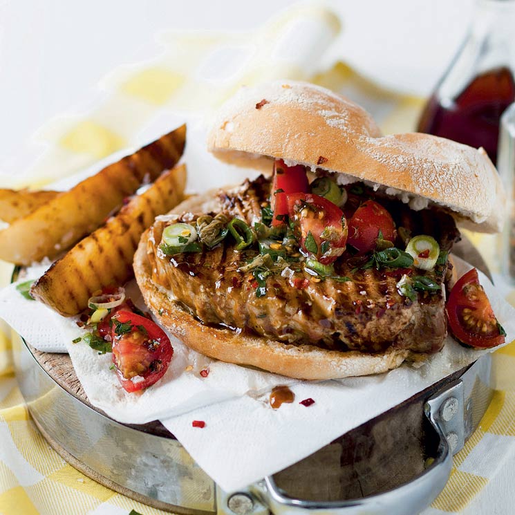 Hamburguesa De Wagyu Con Ensalada De Verano