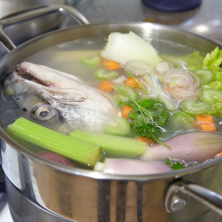 Cómo hacer un sencillo y rico caldo de pescado