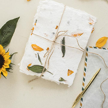 Cómo hacer papel artesanal con flores de girasol - Foto 1