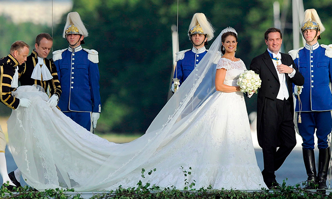 Recordamos el fabuloso vestido de novia de Magdalena de Suecia diseñado por Valentino en su 11 aniversario de boda