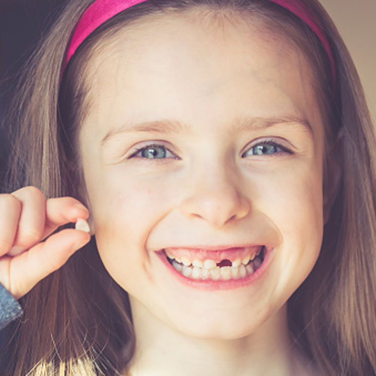 ¿Por qué algunos adultos conservan los dientes de leche?