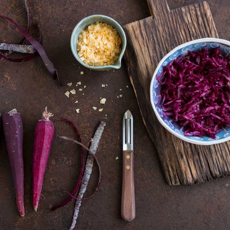 Coliflor morada, naranja roja y otros alimentos de colores sorprendentes