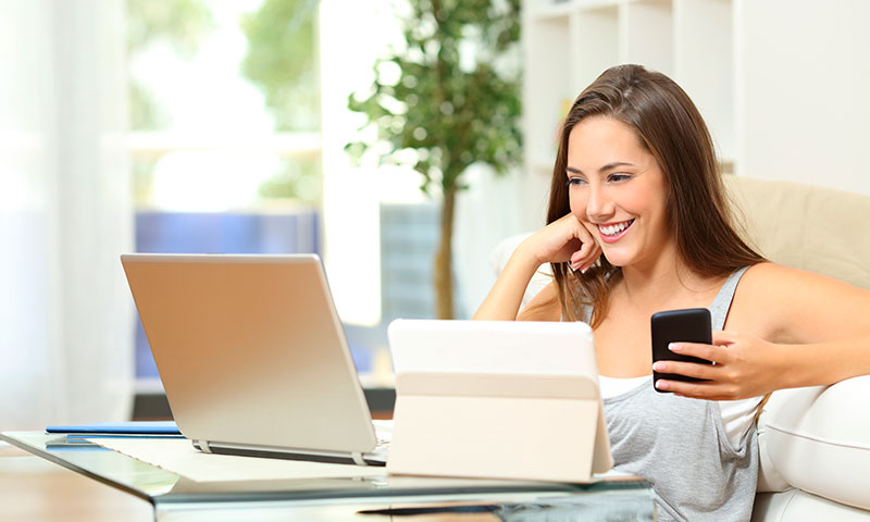 mujer teletrabajo