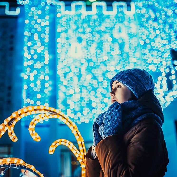 Luces de Navidad que alumbran un mes entero: descubre la contaminación lumínica 