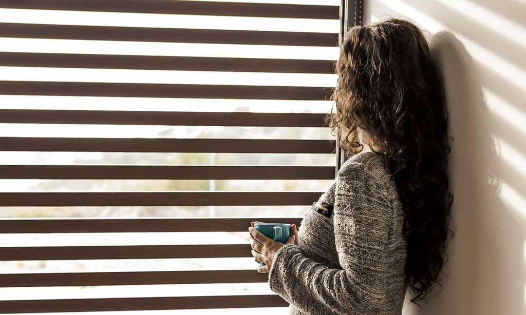 mujer en la ventana