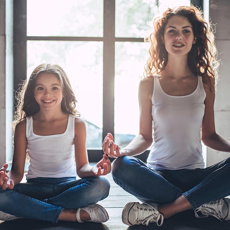 Por estas razones es muy positivo hacer yoga con tus hijos