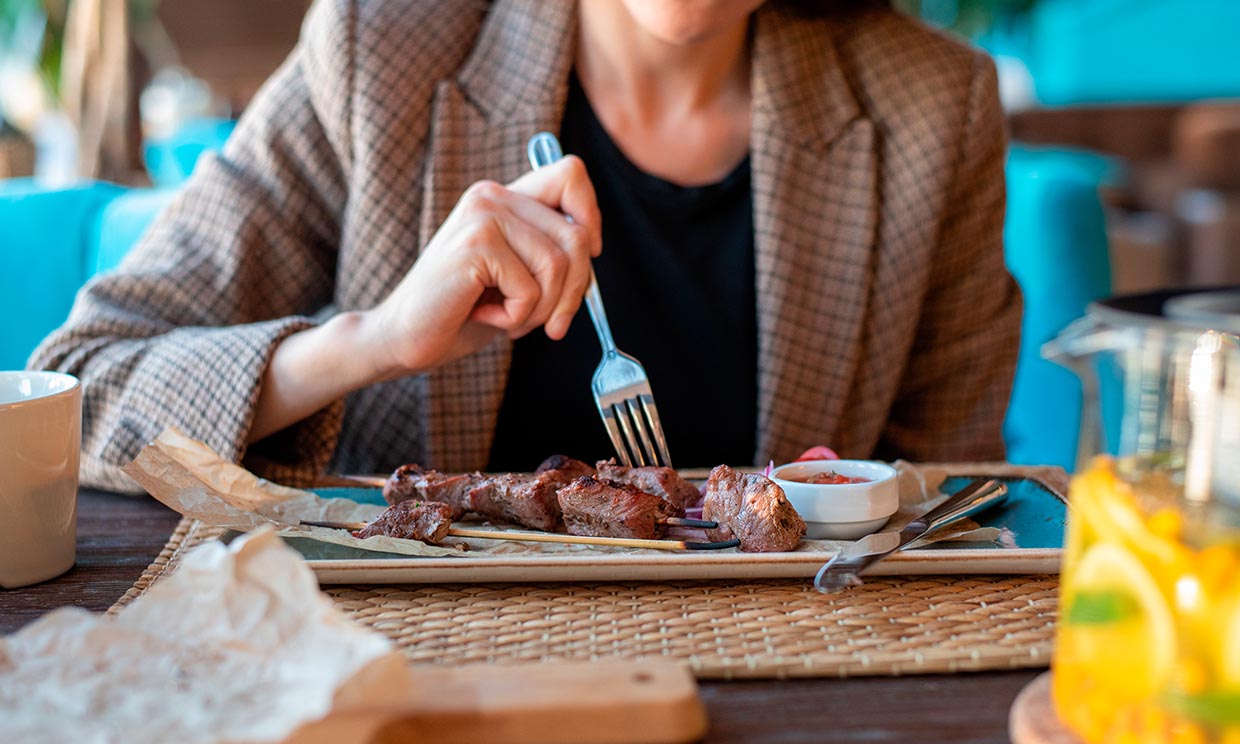 Esto es lo que dice la ciencia sobre los alimentos cancerígenos